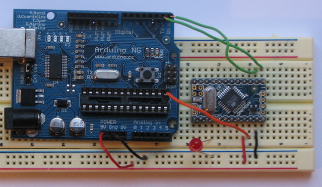 Податотека:ArduinoMiniAndNGBreadboardPhoto.jpg